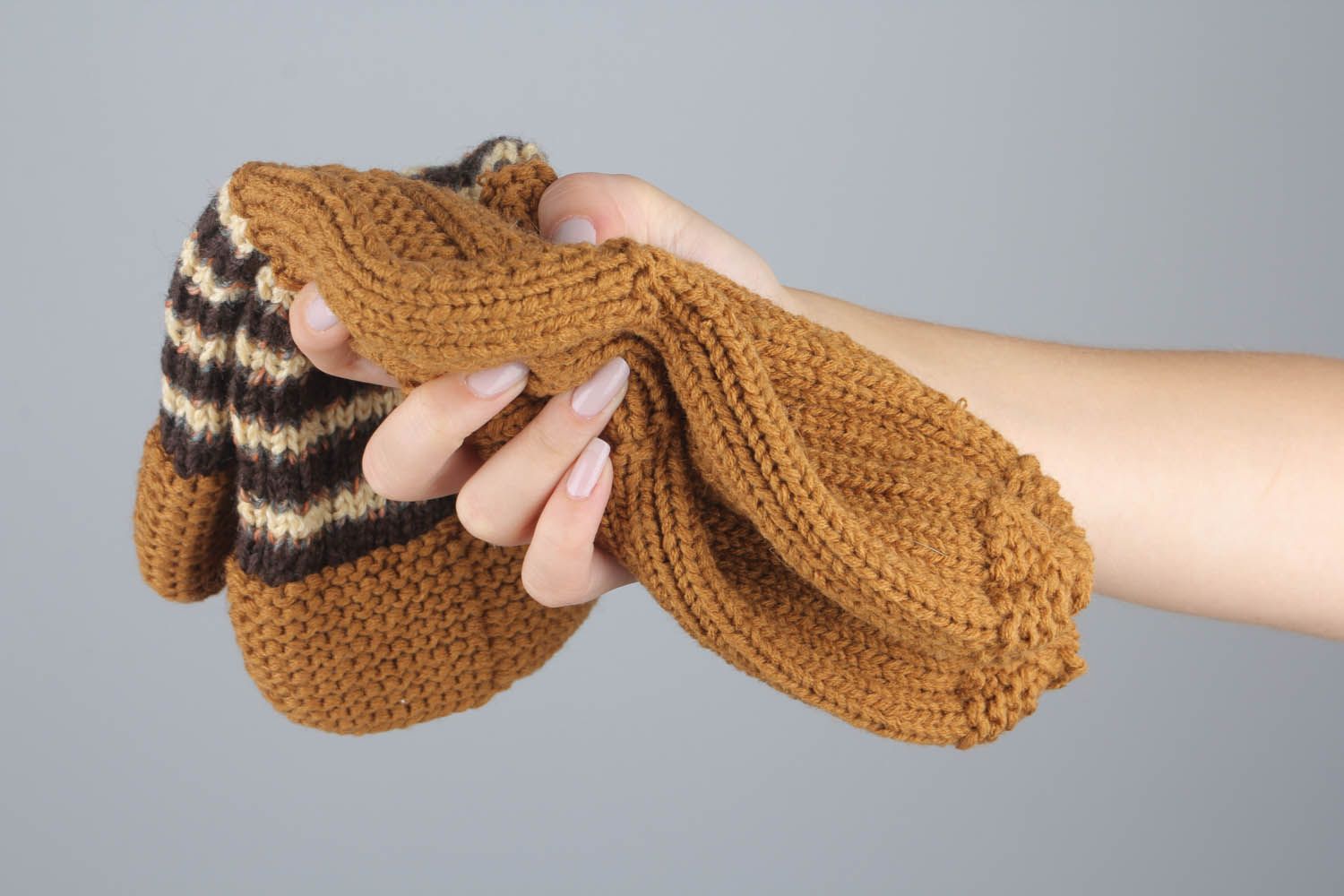 Meias mornas listradas marrons de lã de malha tricotadas a mão para proteger os pés foto 5