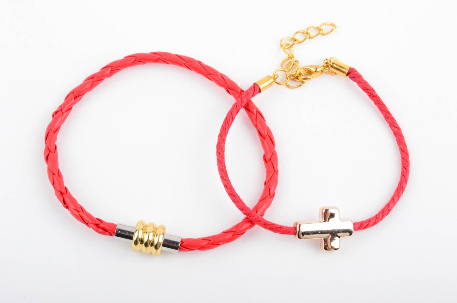 Set de bracelets rouges en similicuir et métal faits main tressés 2 pièces photo 1