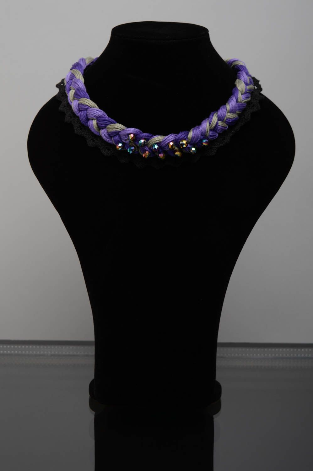 Collier en fils moulinés et perles fait main violet photo 2