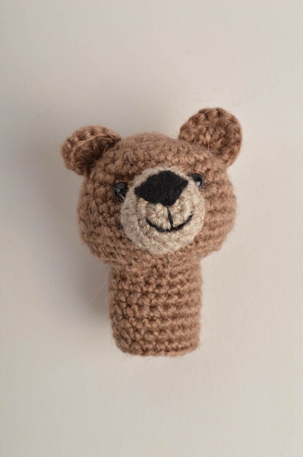 Мягкая игрушка подарок ребенку хенд мейд пальчиковая игрушка крючком медведь фото 3