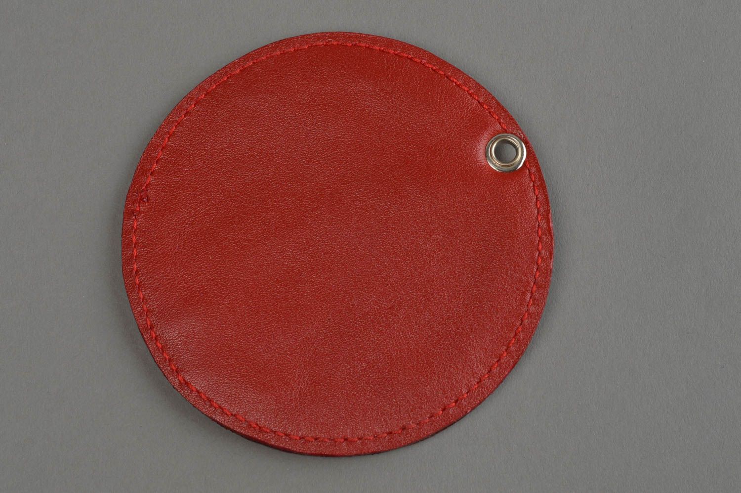 Pochette pour écouteurs rouge rond en cuir naturel faite main petite stylée photo 8