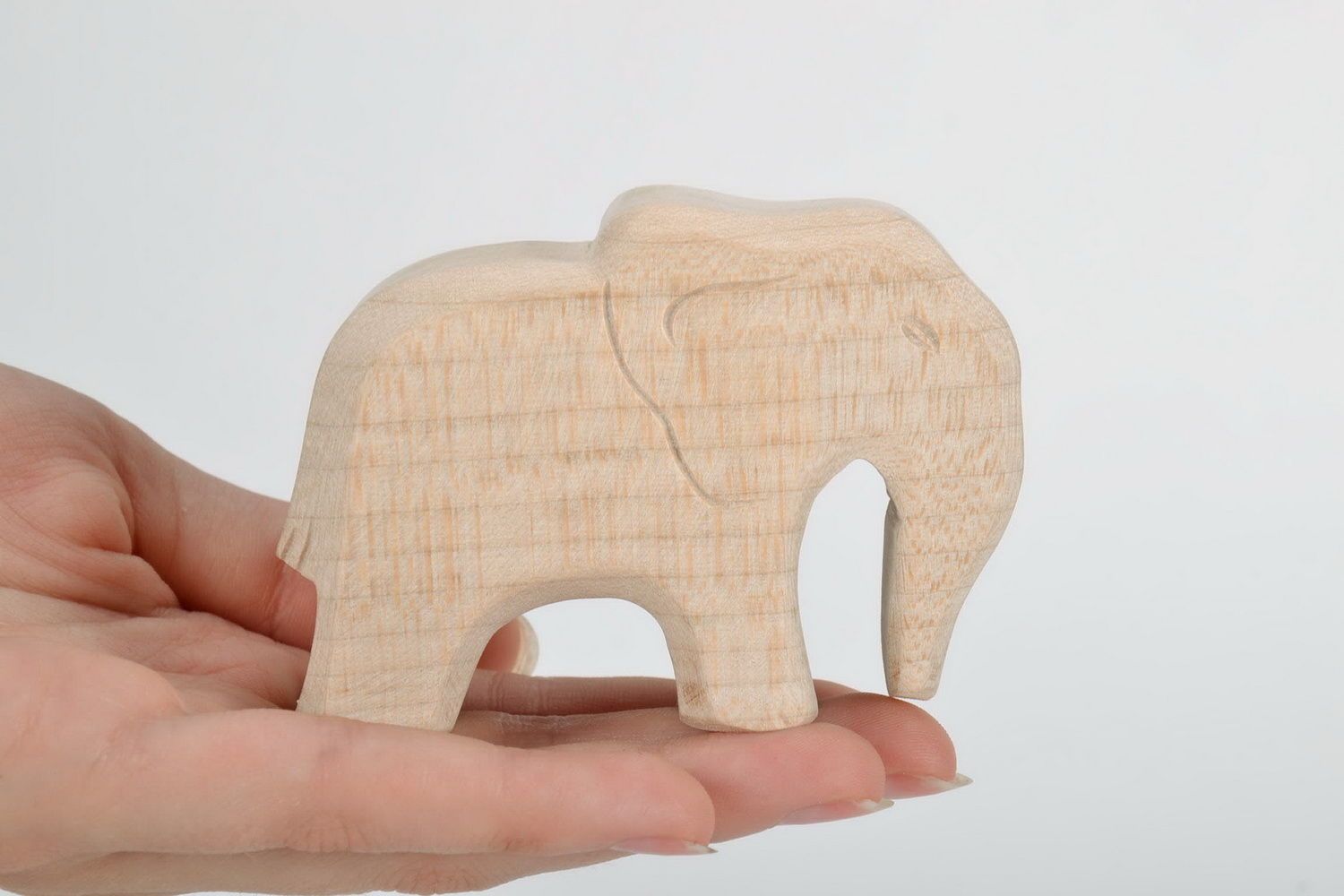 Handgemachte Statuette aus Holz Elefant foto 2