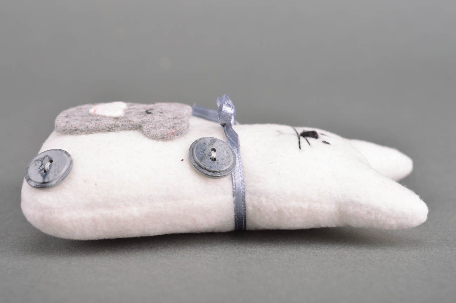 Kuscheltier Kater aus Stoff mit Maus für Kleinkinder handgeschaffen schön grell foto 5