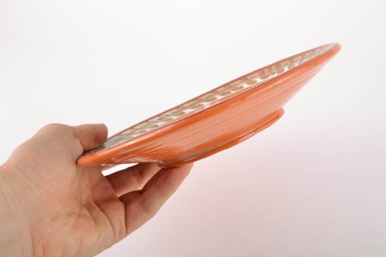 Керамическая тарелка плоская с волнообразным орнаментом фото 4