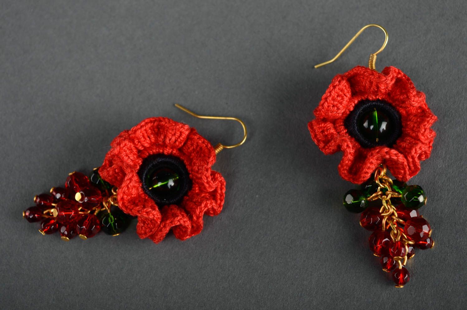 Longues boucles d'oreilles tricotées en coton rouges faites main Coquelicot photo 1