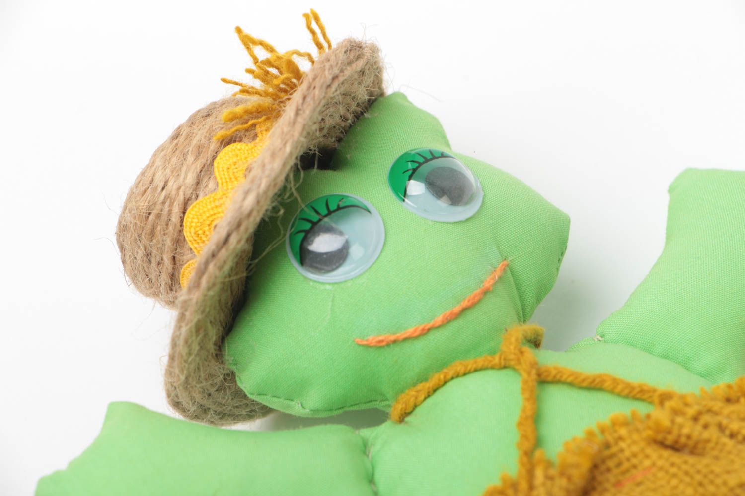 Мягкая игрушка лягушка зелена в сарафане тканевая ручной работы красивая фото 3