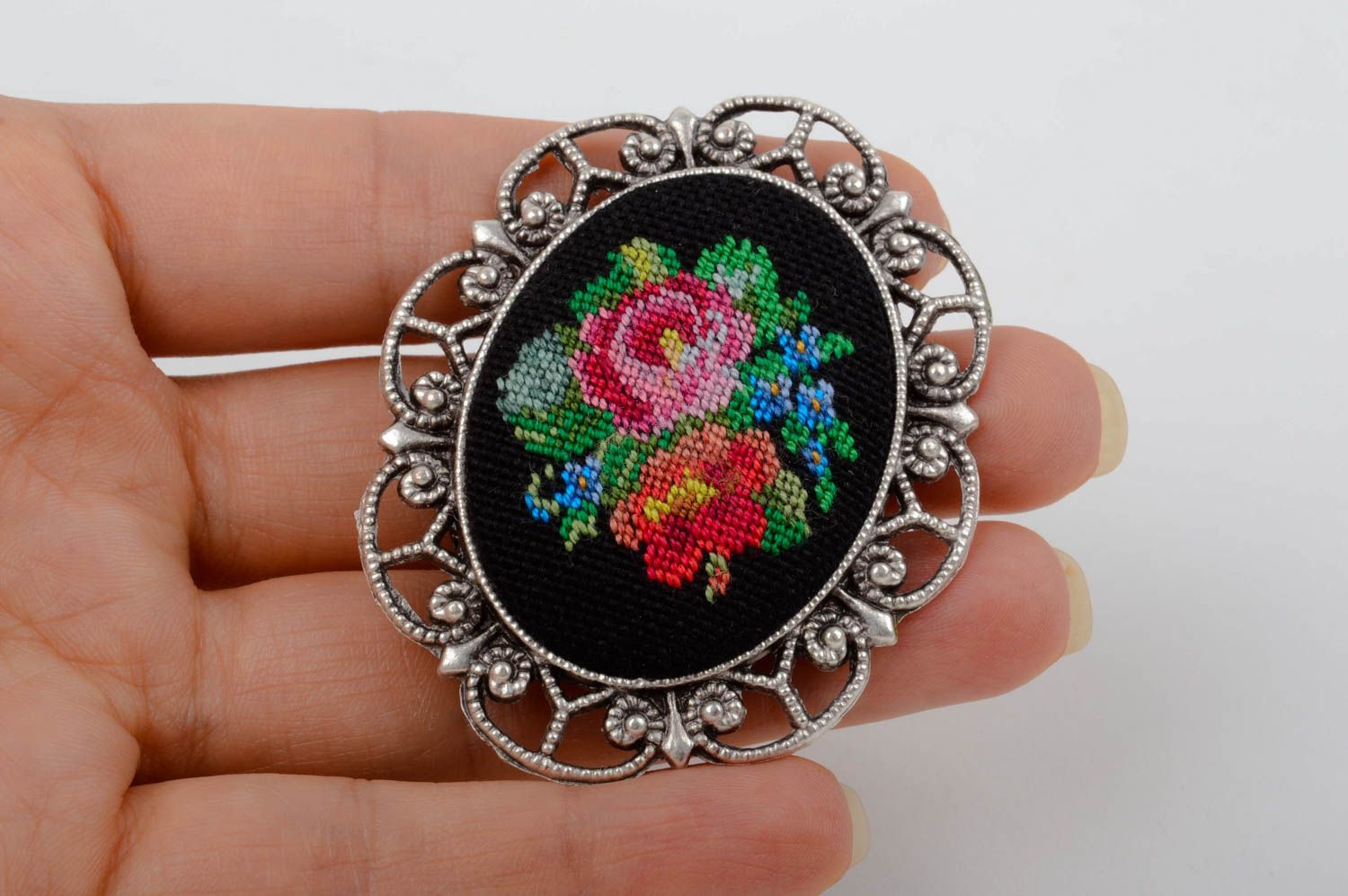 Handmade vintage accessory stylish beautiful brooch unusual embroidered brooch photo 4
