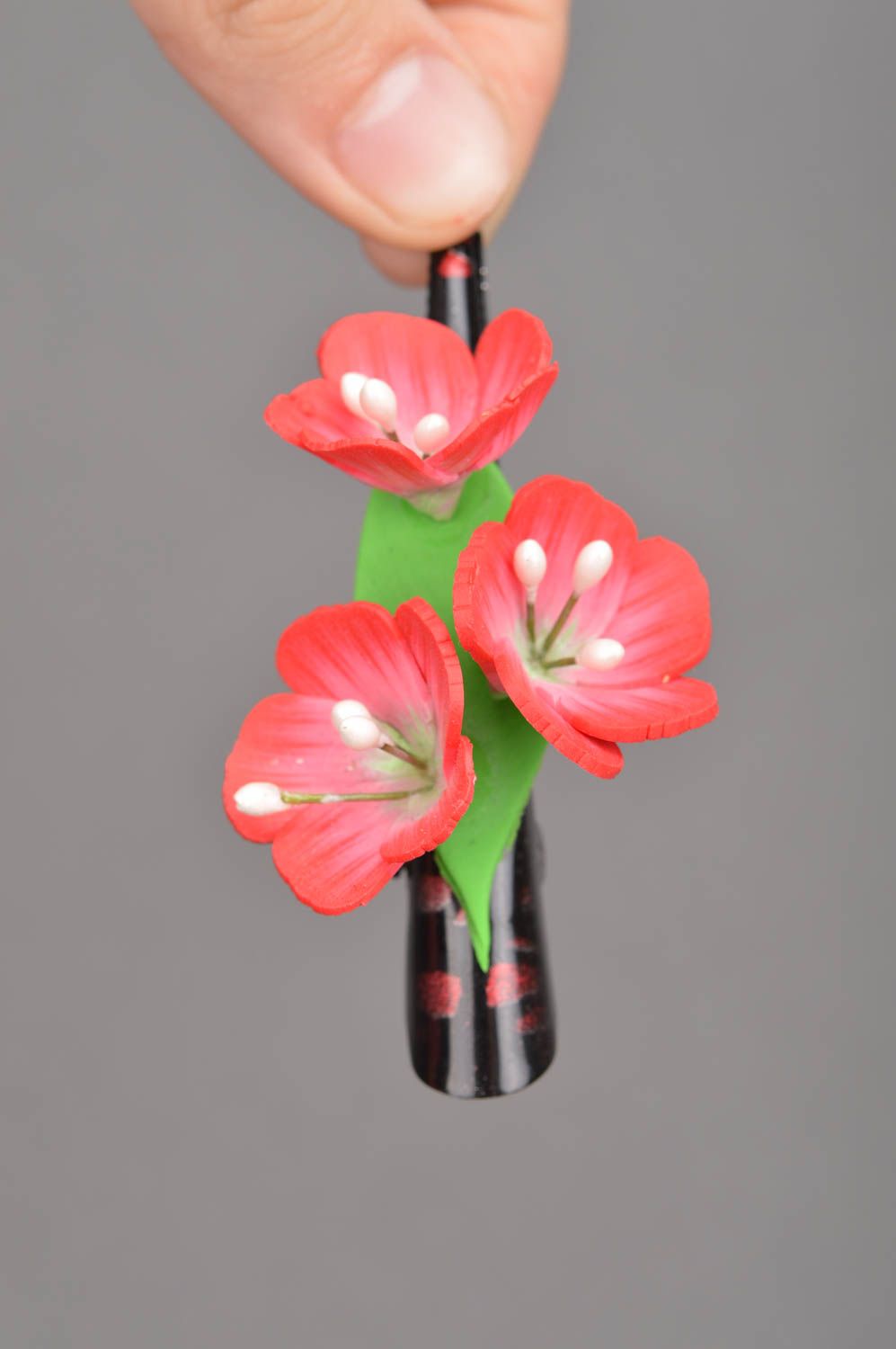 Blumen Haarspange in Rot aus Polymerton auf Metallklemme handgemacht elegant foto 3