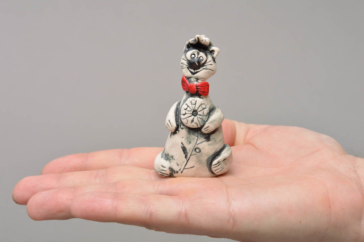 Figurine en porcelaine Chat en casquette peint de glaçure et acrylique fait main photo 4