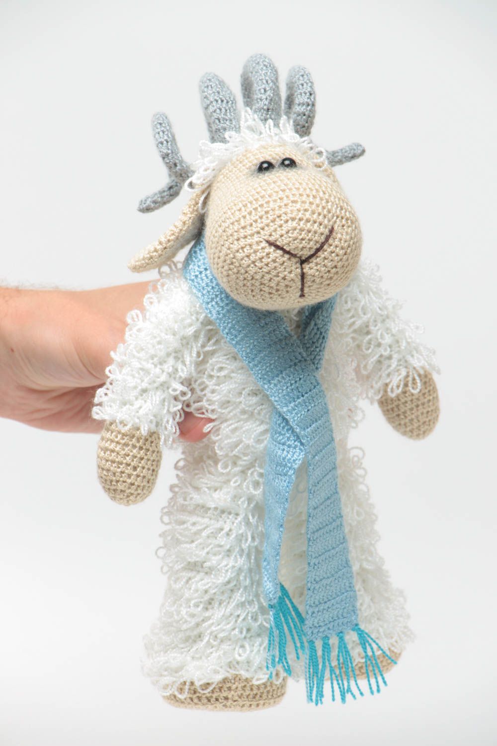 Doudou mouton tricoté au crochet en fils acryliques fait main blanc en écharpe photo 5