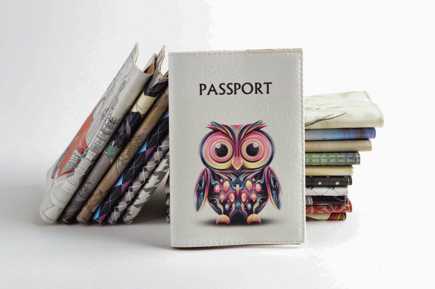 Estuche para pasaporte hecho a mano artesanía en cuero regalo original Búho foto 1