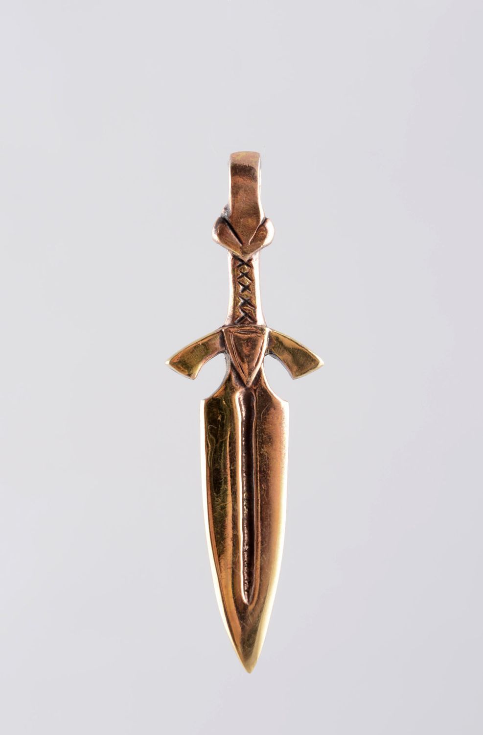 Кулон ручной работы украшение из бронзы Кинжал кулон из металла необычный фото 4