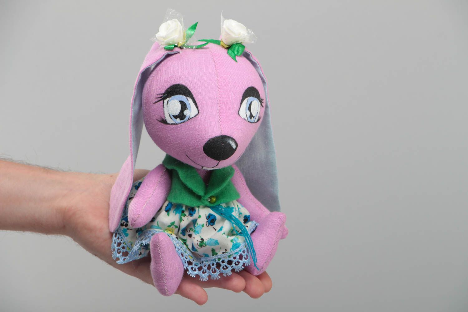 Handgemachtes Kuscheltier Hase aus Stoff in Rosa mit Acrylfarben bemalt schön foto 5