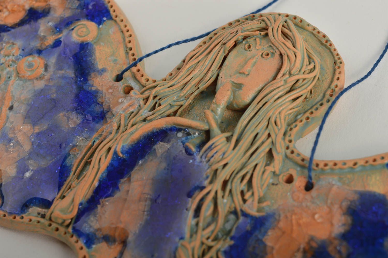 Фигурка из глины керамика ручной работы декор на стену в виде ангела из глины фото 4