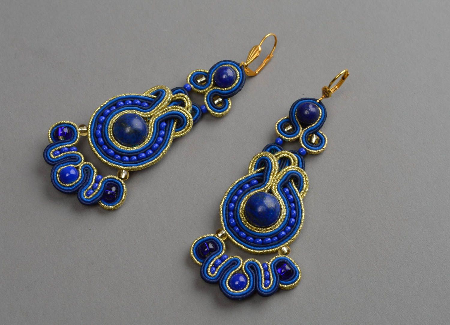 Boucles d'oreilles textiles bleues longues avec pierres naturelles faites main photo 2