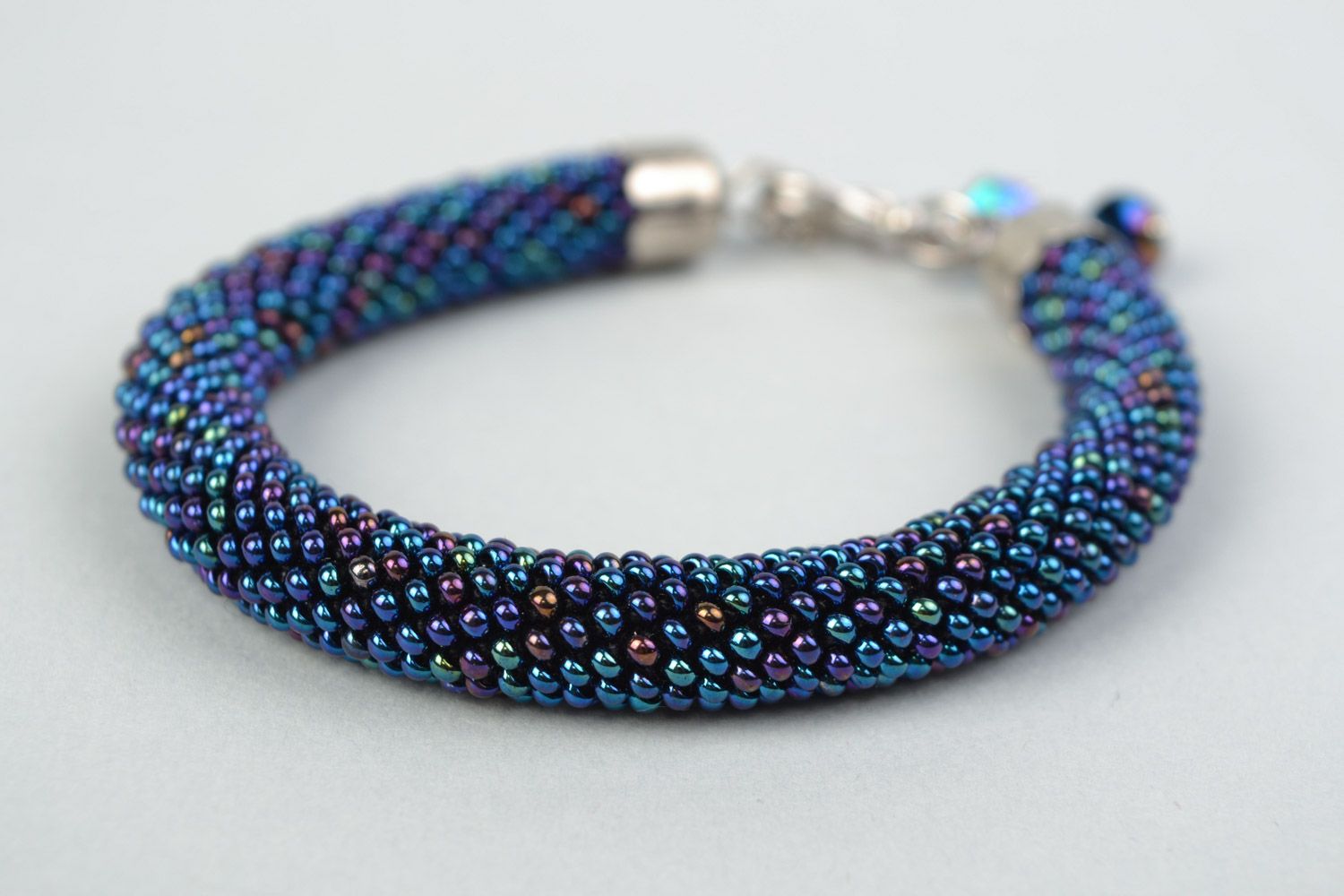 Bracelet en perles de rocaille au crochet bleu foncé fait main pour femme photo 3