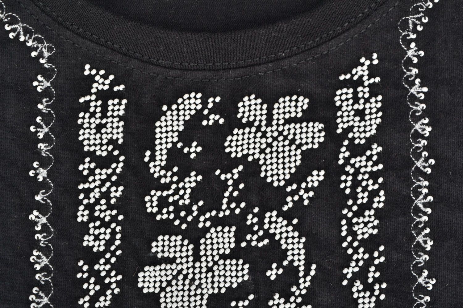 Schwarze Bluse mit Stickerei foto 4