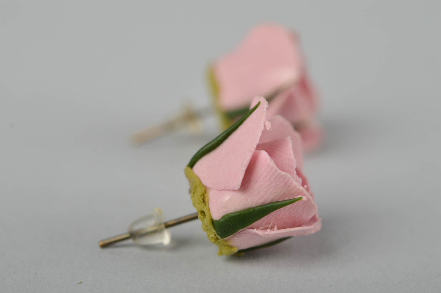 Boucles d'oreilles puces Bijou fait main roses en pâte polymère Cadeau femme photo 4