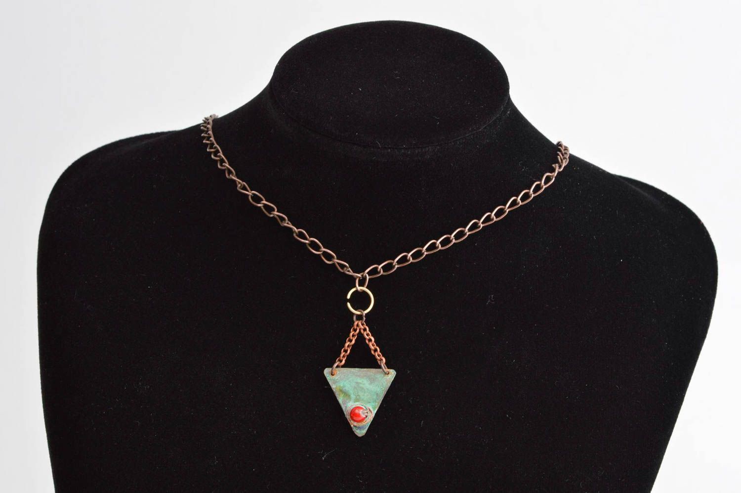 Pendentif corail cuivre Bijou fait main design triangle Accessoire femme photo 1