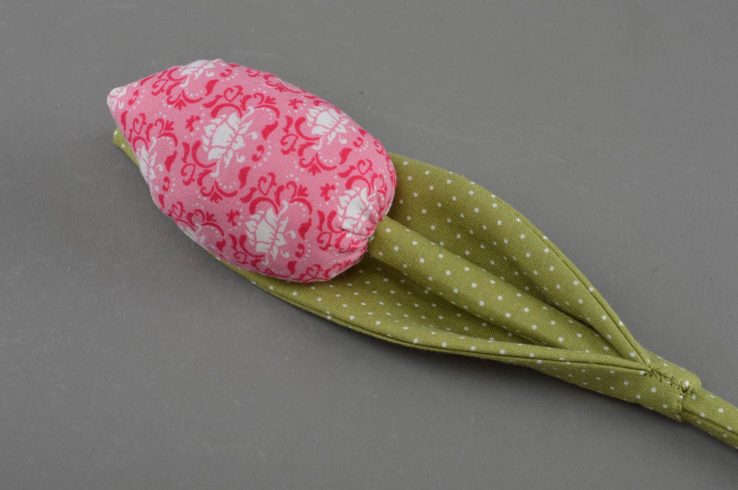 Мягкая игрушка цветок тюльпан розовый с узорами на ножке красивый ручной работы фото 2