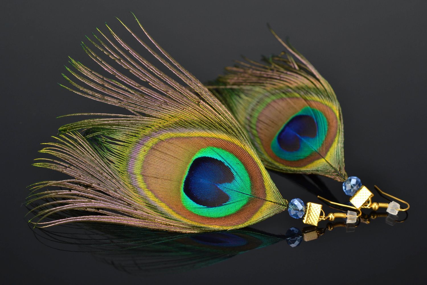 Pendientes hechos a mano de plumas de pavo real foto 1