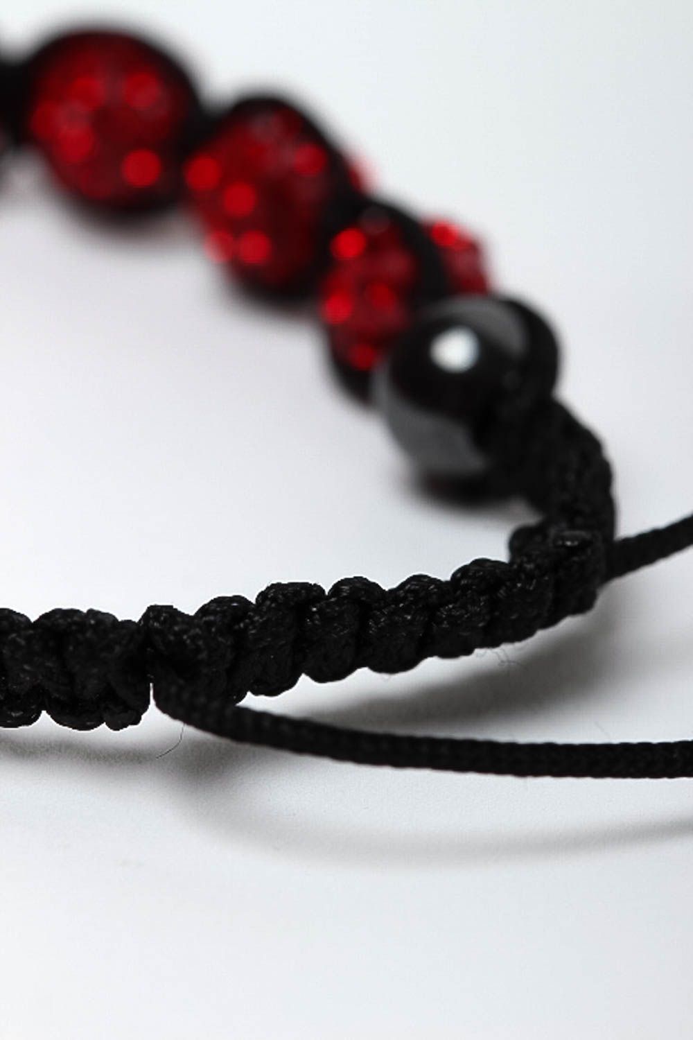Bracelet tendance Bijou fait main en rouge et noire design Accessoire femme photo 4
