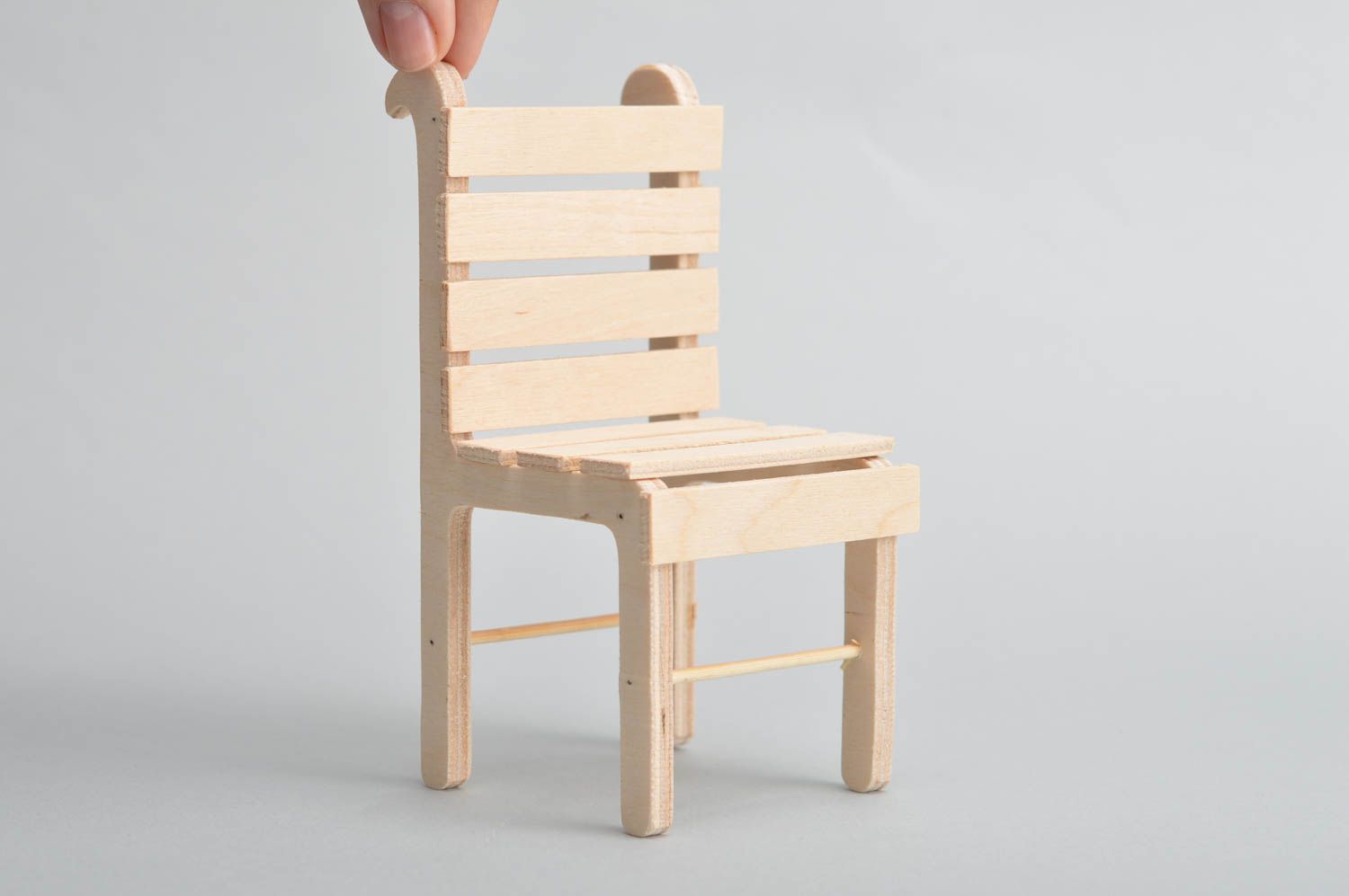 Petite chaise pour poupée découpée en contreplaqué écologique faite main photo 3