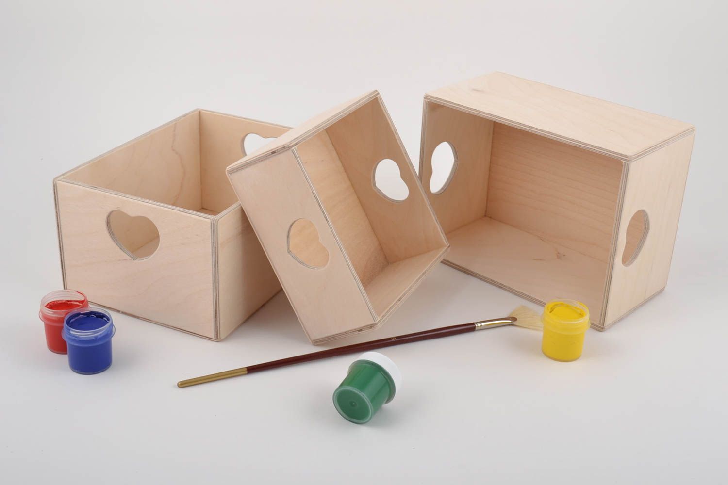 Set de boîtes en bois brut clair avec coeurs à décorer faites main 3 pièces photo 1