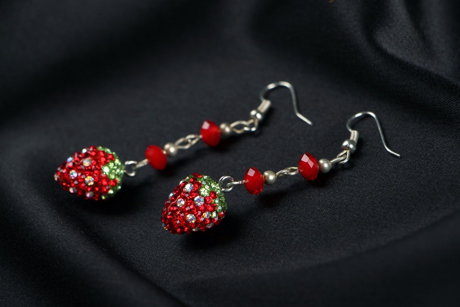 Lange Ohrringe mit Kristallen Erdbeere foto 2