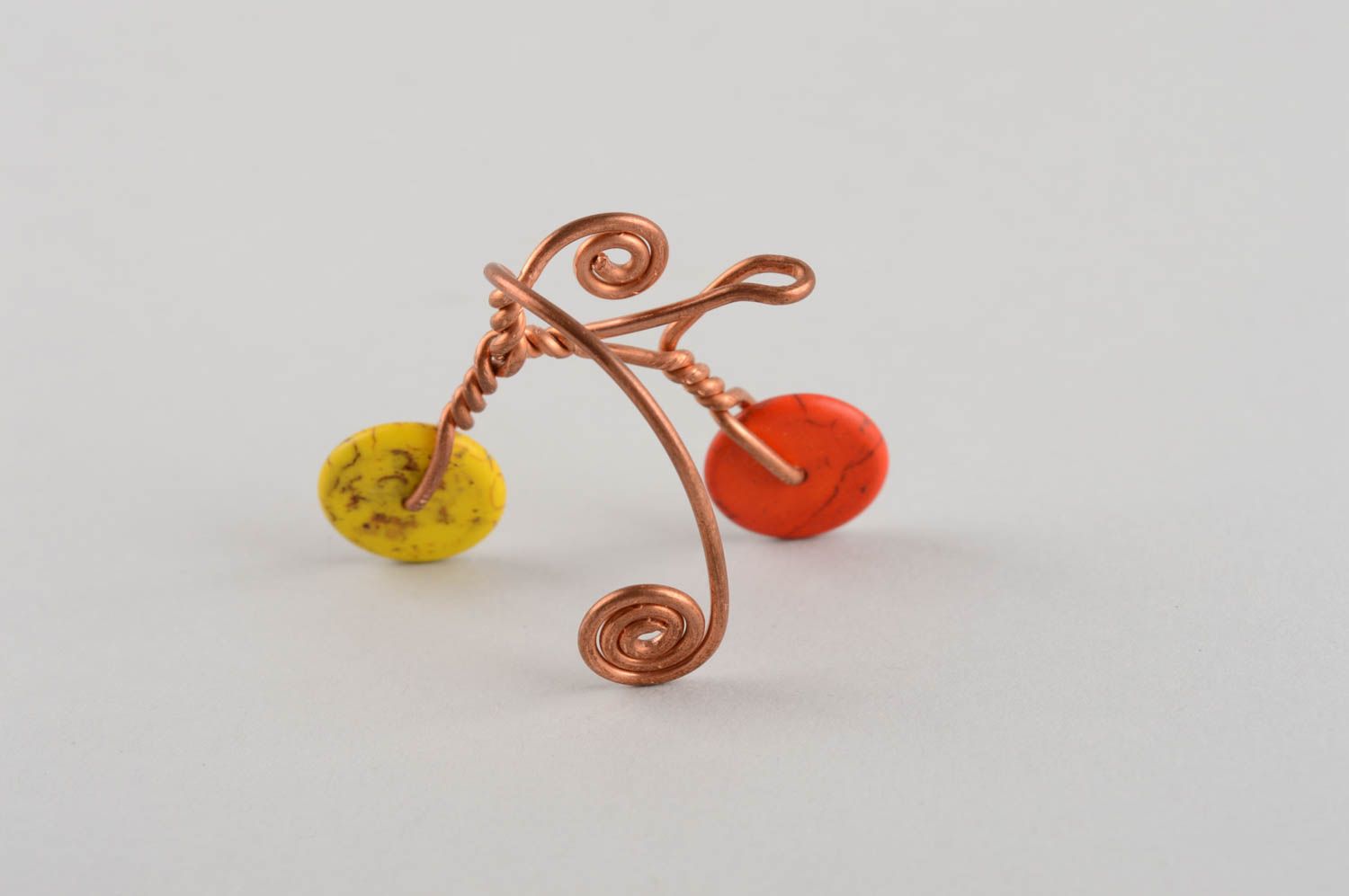 Figurine en fil de cuivre et pierres jaune et orange faite main bicyclette  photo 3