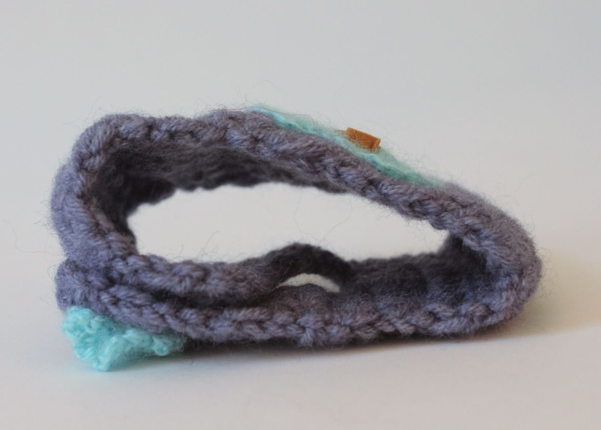 Copritazza di fili di lana fatto a mano fodera a maglia per tazza colore grigio foto 2