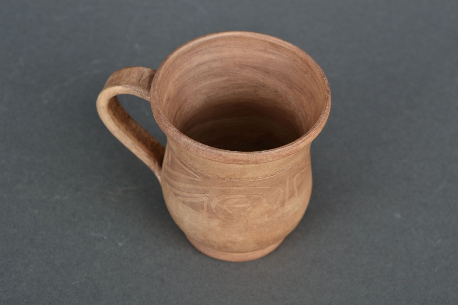 Глиняная кофейная чашка в технике молочения фото 3