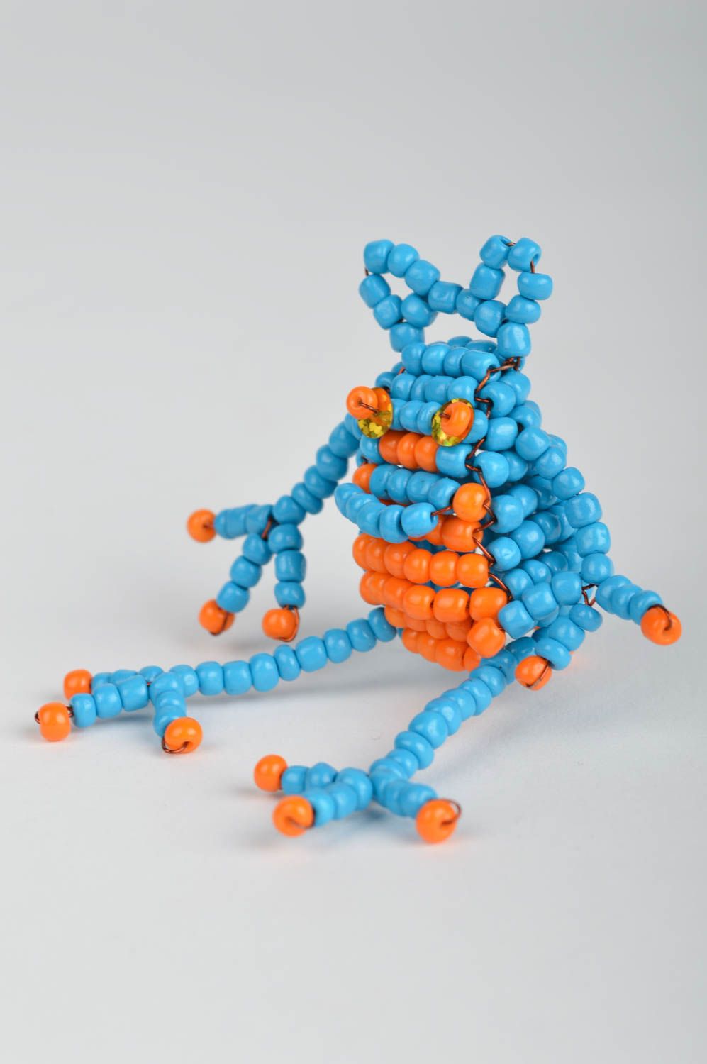 Пальчиковая игрушка лягушка синяя забавная из китайского бисера ручной работы фото 2