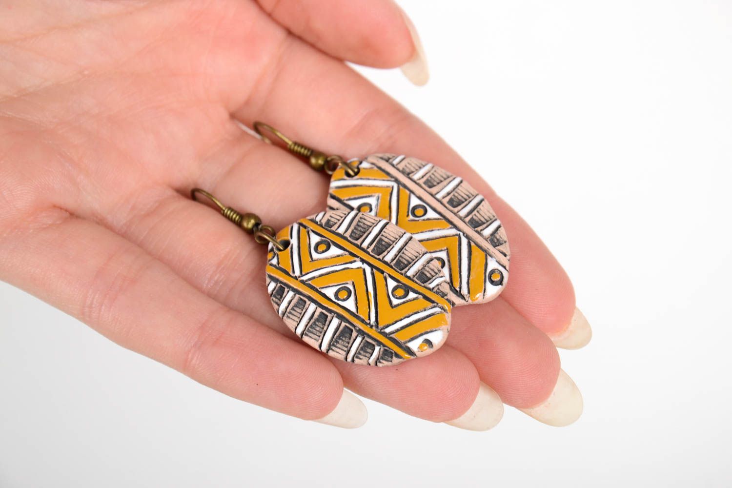 Этническое украшение ручной работы керамические серьги с узором красивые серьги фото 2