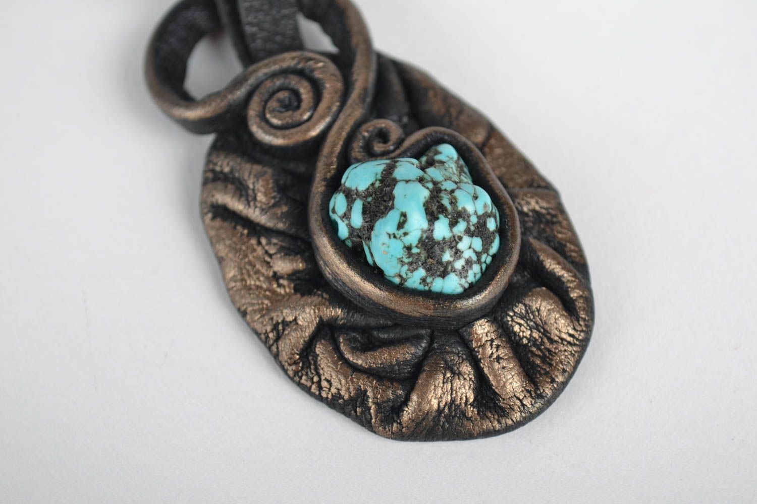 Pendentif en pierre cuir Bijoux fait main Idee cadeau femme design turquoise photo 3