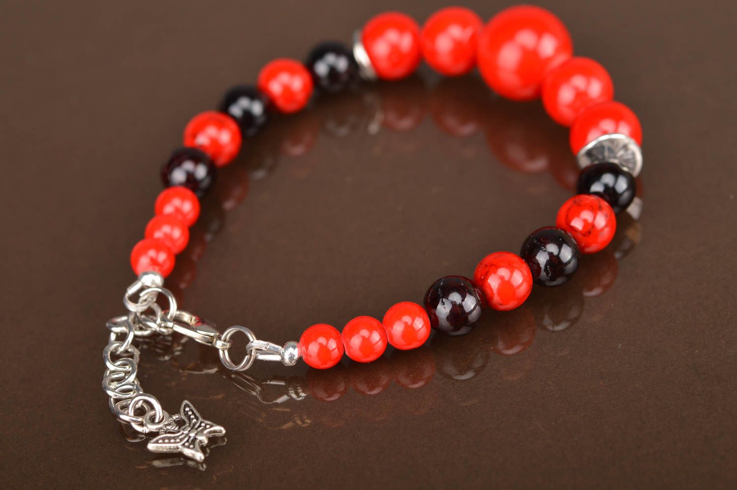 Bracelet with red and black beads stylish unusual bright female handmade jewelry photo 3
