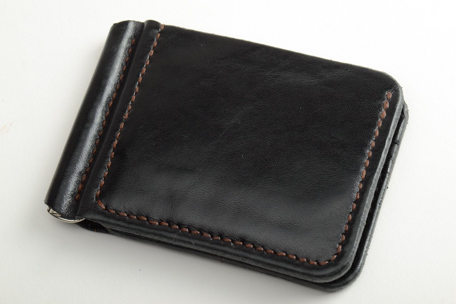 Handmade stylish genuine leather wallet of black color with embossing for men photo 2