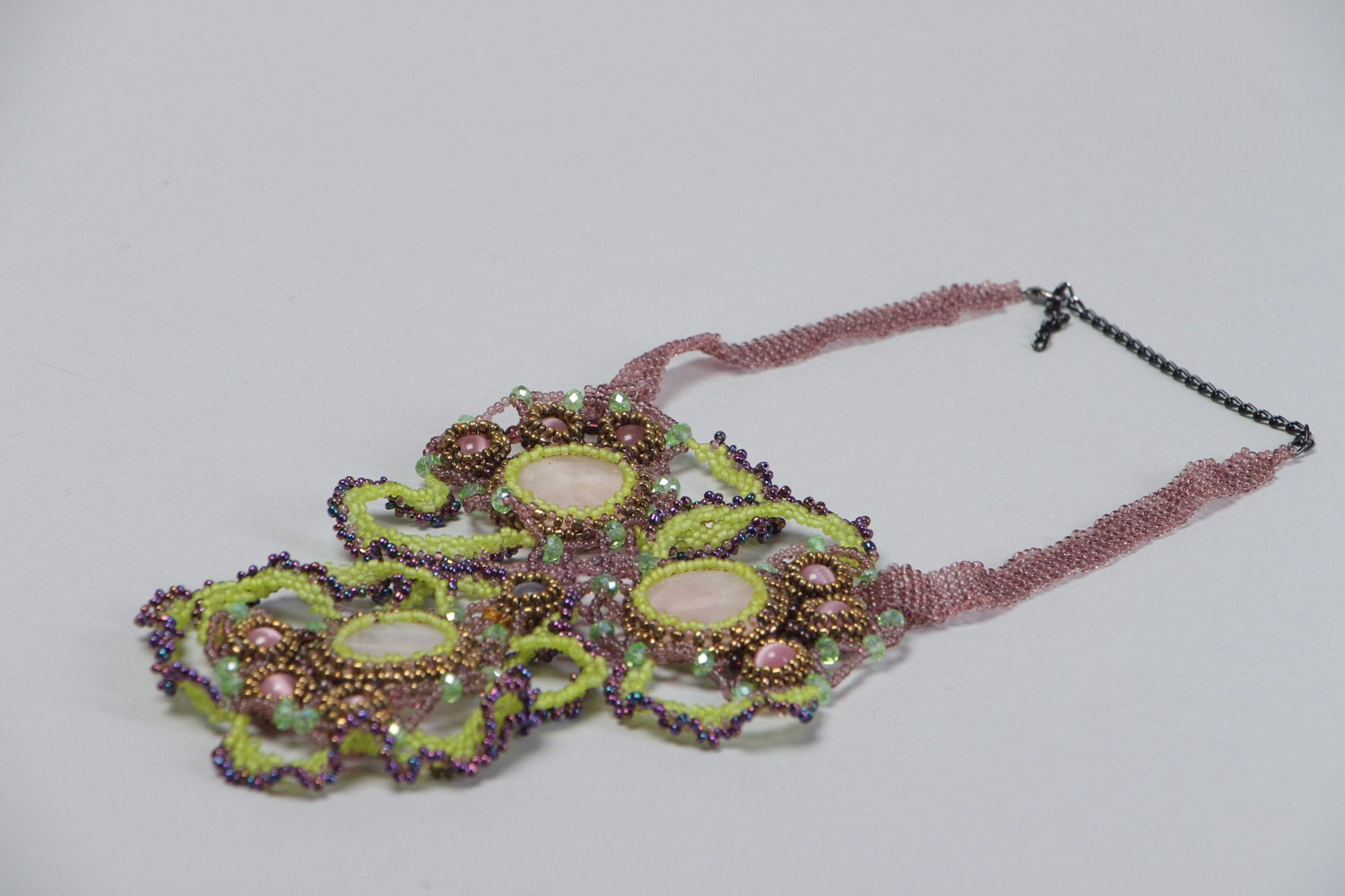 Collar de abalorios y piedras naturales artesanal original de moda foto 4