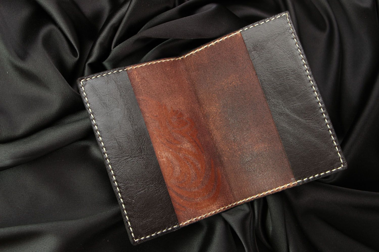 Leather passport cover Wolf photo 2