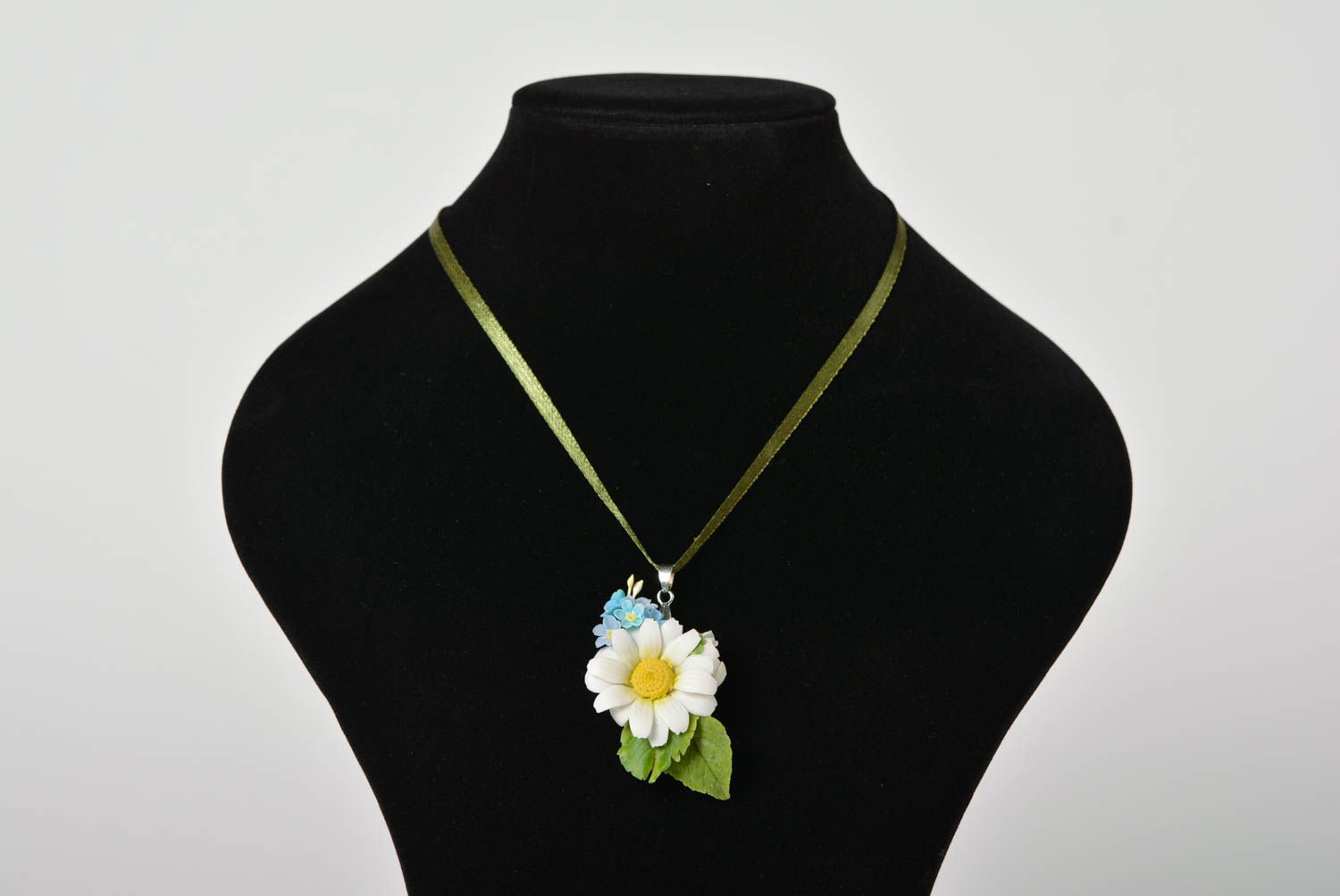 Handmade polymer clay floral pendant necklace chamomile and forget-me-nots photo 2