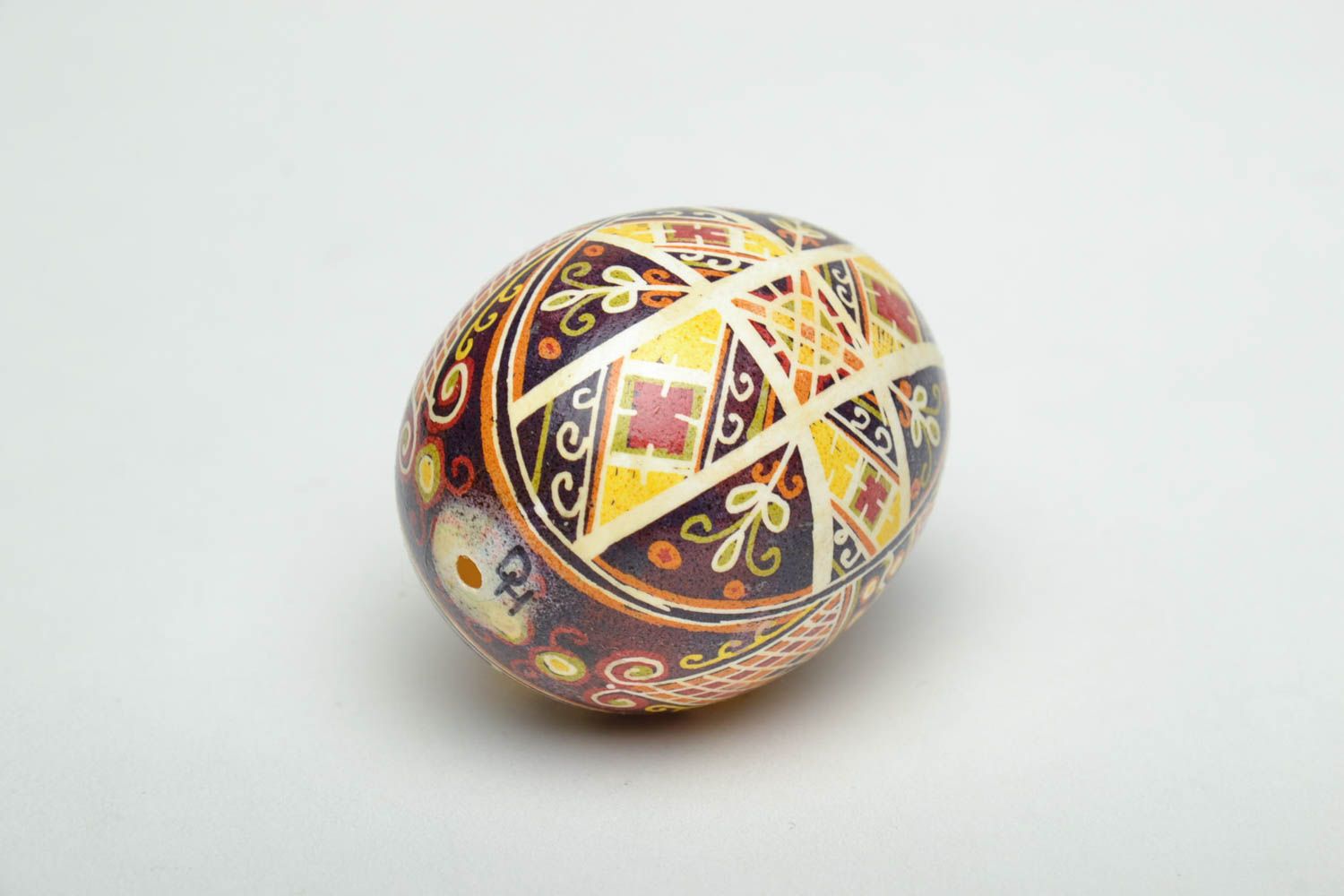 Oeuf de Pâques peint fait main avec symbolique traditionnelle ukrainienne photo 4