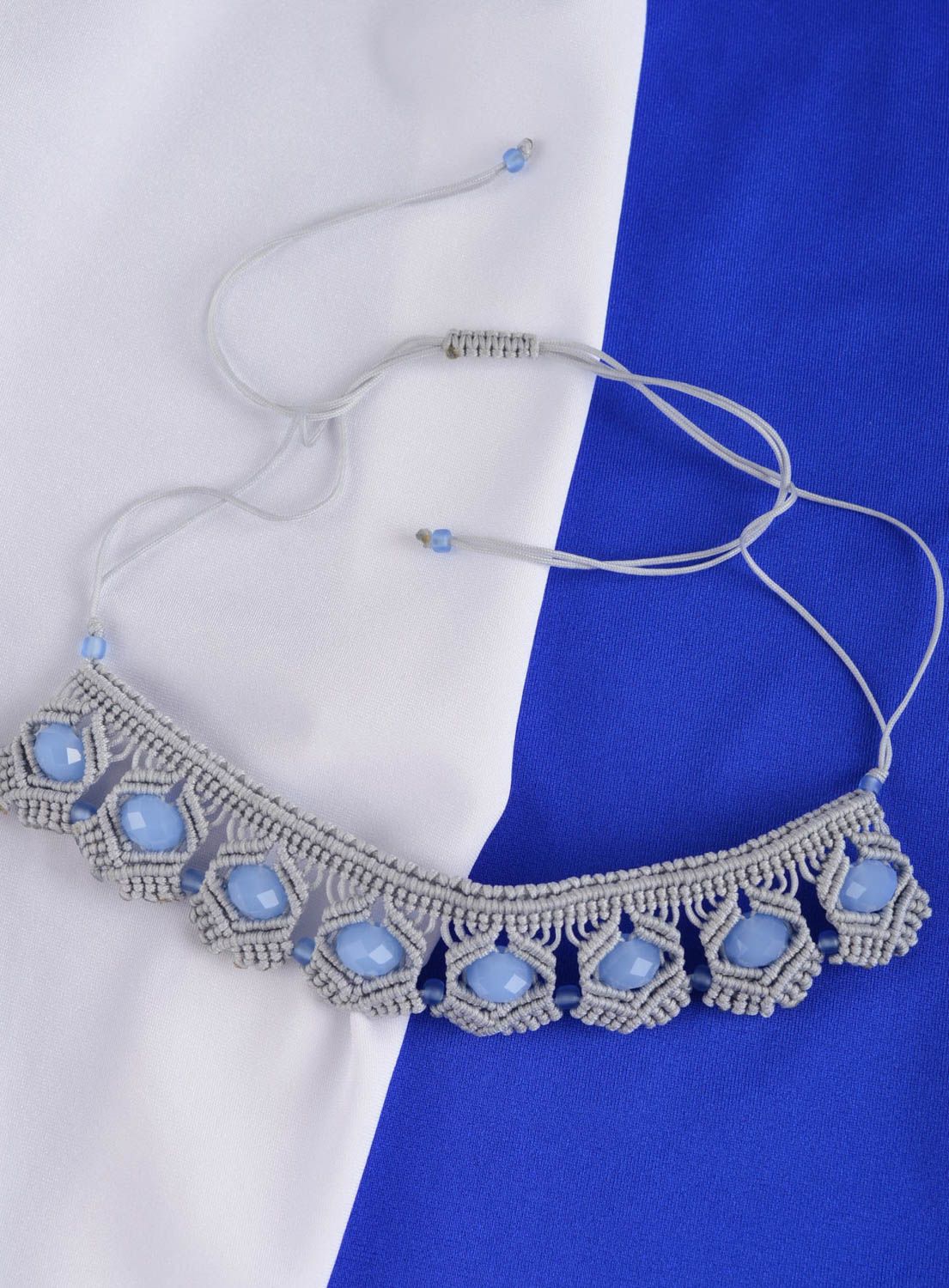 Collier textile Bijou fait main tricoté Accessoire femme avec perles et fils photo 1