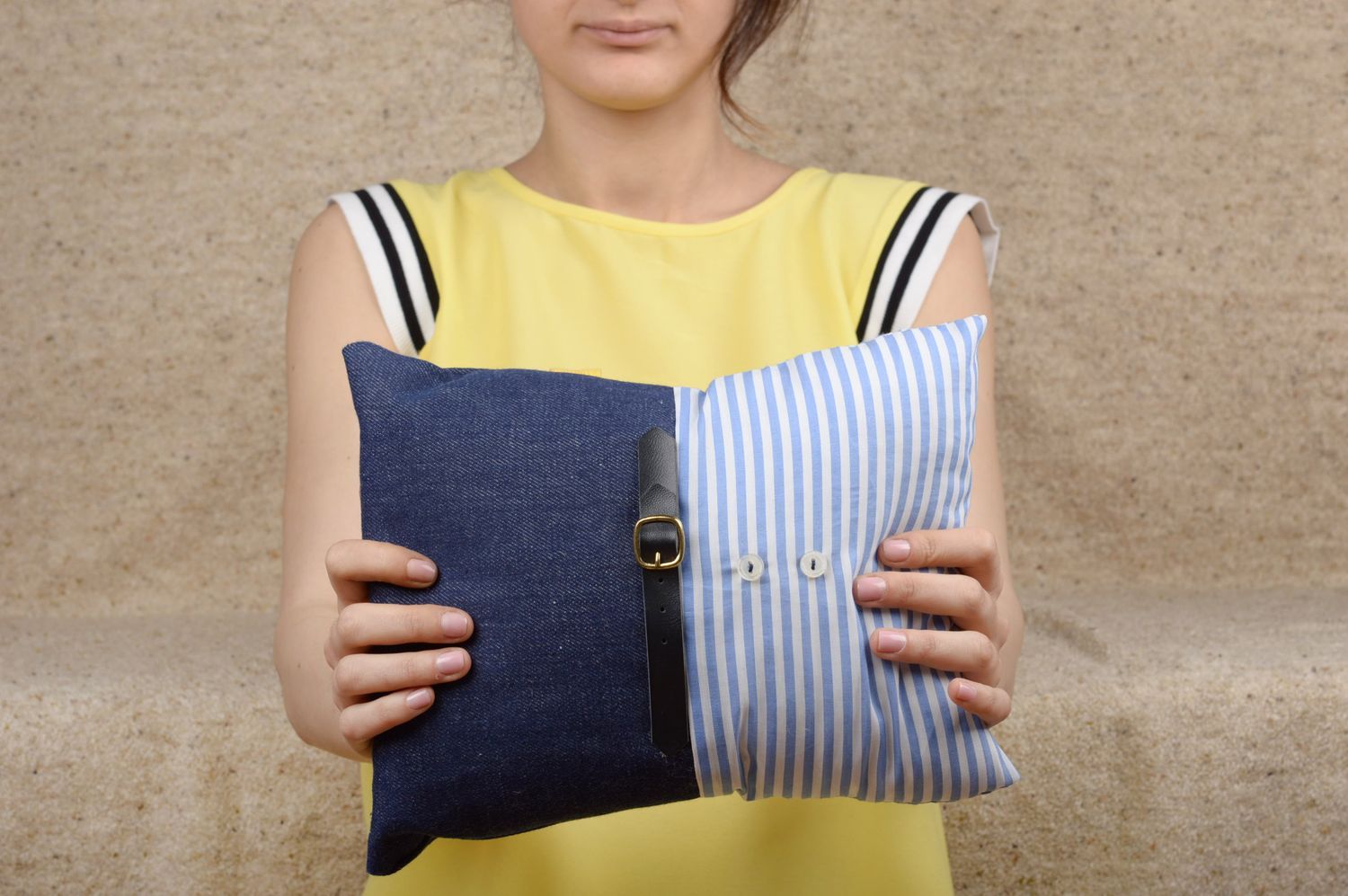 Coussin design fait main Oreiller pour canapé coton jean original Déco maison photo 1