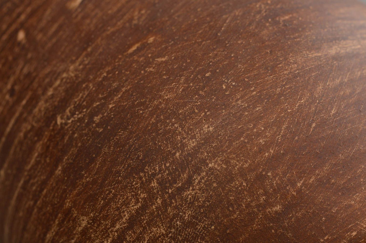 Taza de arcilla pequeña hecha a mano marrón de forma original bonita vajilla foto 5