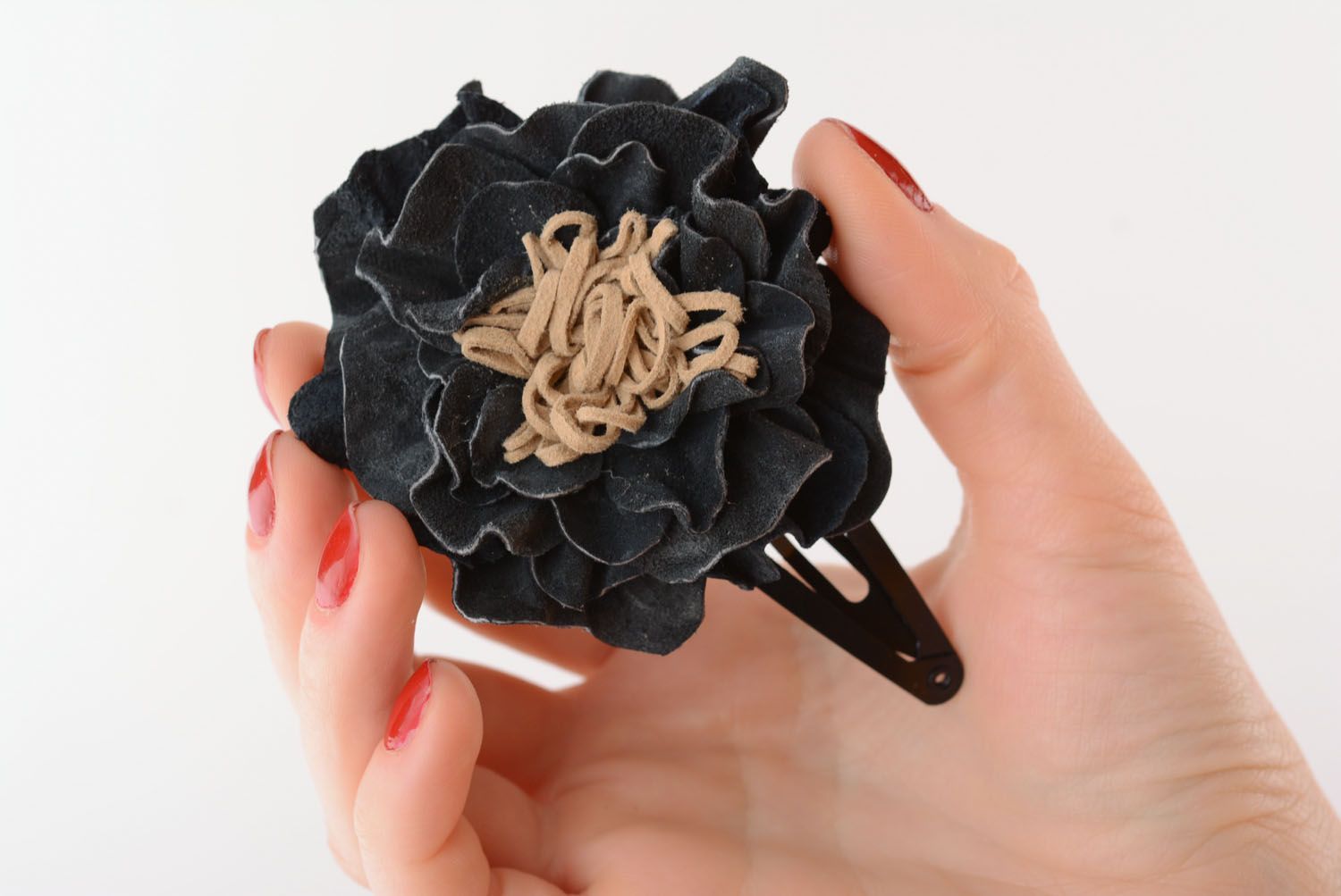 Leather hair clip with flower photo 1