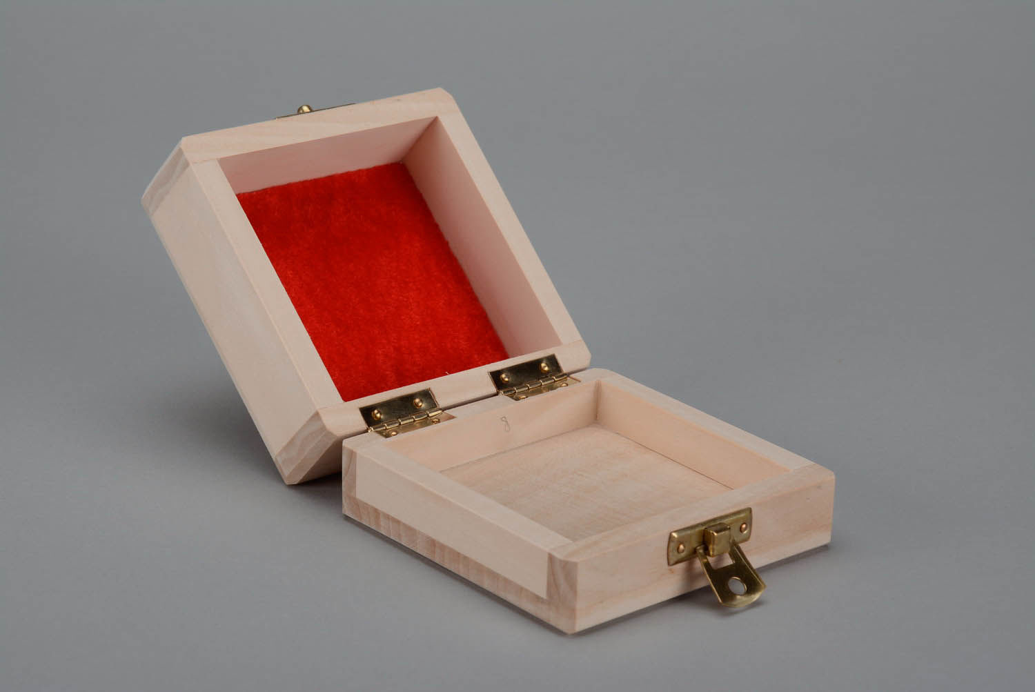 Boîte à bijoux en bois recouverte de velours à l'intérieur photo 2