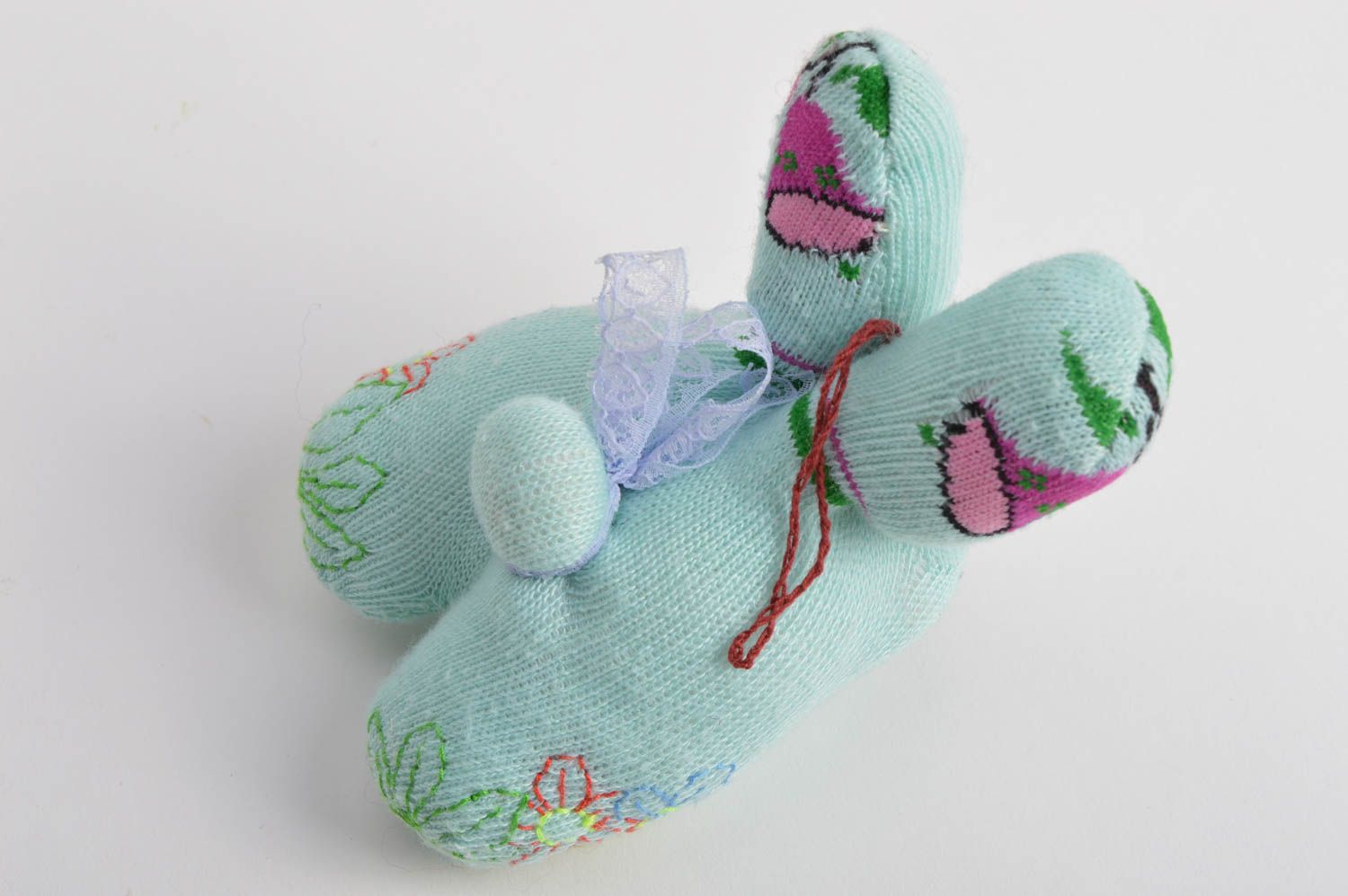 Мягкая голубая текстильная игрушка для детей зайчик в цветочек ручная работа фото 4