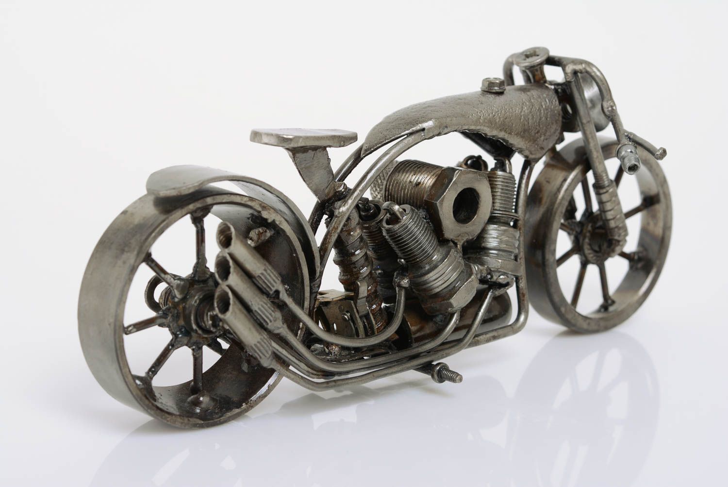 Металлическая статуэтка мотоцикла в стиле техно арт ручной работы авторская оригинальная фото 4
