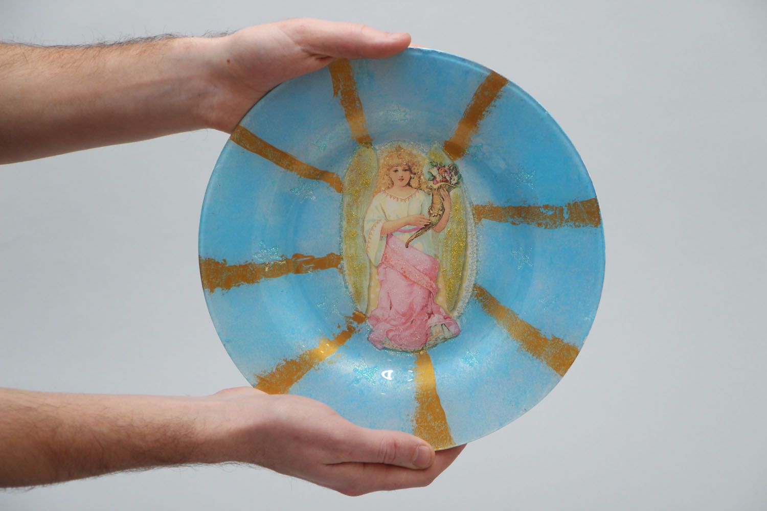 Декоративная тарелка в технике декупаж Ангел фото 4
