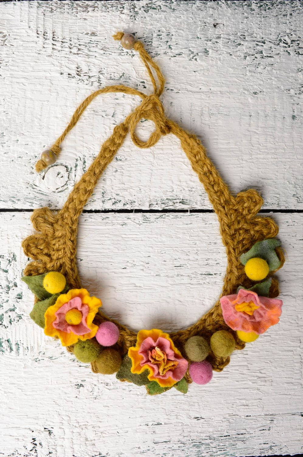 Floral crochet necklace photo 1